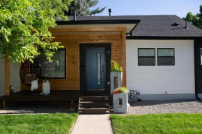 The Blue Door Bungalow - Oldtown, Well-Equipped Kitchen